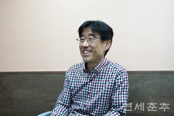 ▶▶ 김도현 활동가는 노들장애인야학 교사로 활동하며 주류 언론에 주목받지 못하는 장애 문제를 기록하고 알리기 위한 장애인 언론 「비마이너」를 세웠다.